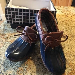 Women’s duck shoes size 9